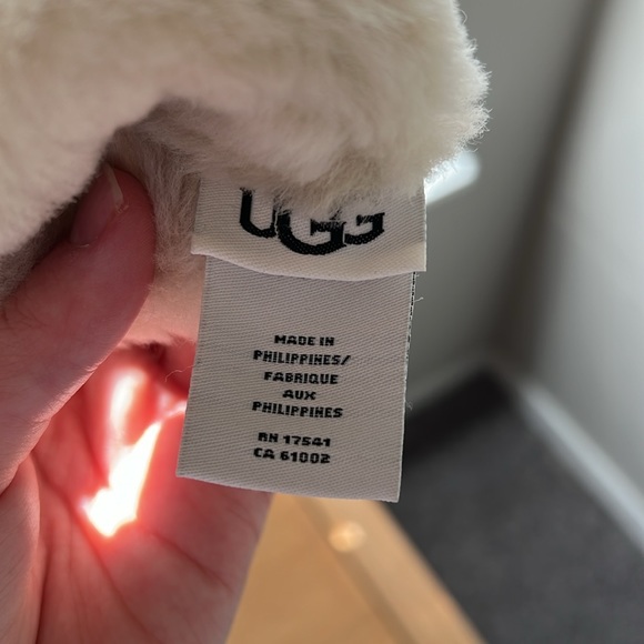 UGG gloves - Picture 2 of 3